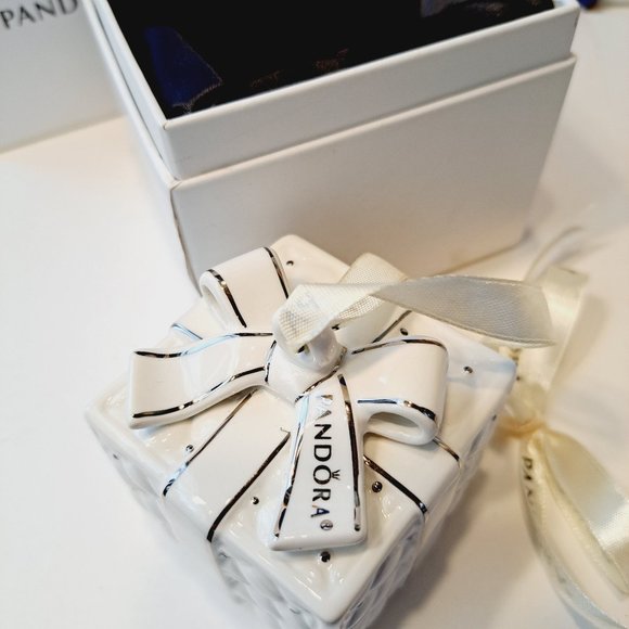 Pandora Porcelain Gift Box Christmas Ornament 2016 Limited Edition - Picture 3 of 6